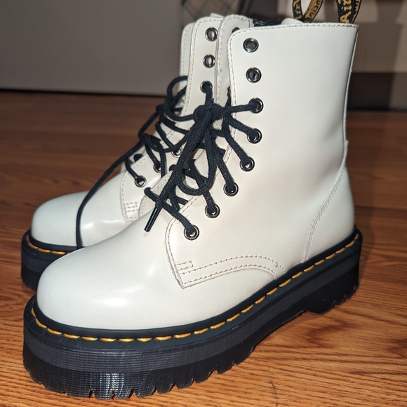 Dr Martens JADON BOOT SMOOTH LEATHER PLATFORMS size 6 - Picture 2 of 7
